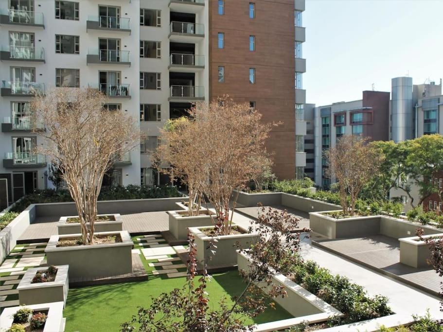 Adorable With Balcony And Parking * Johannesburg