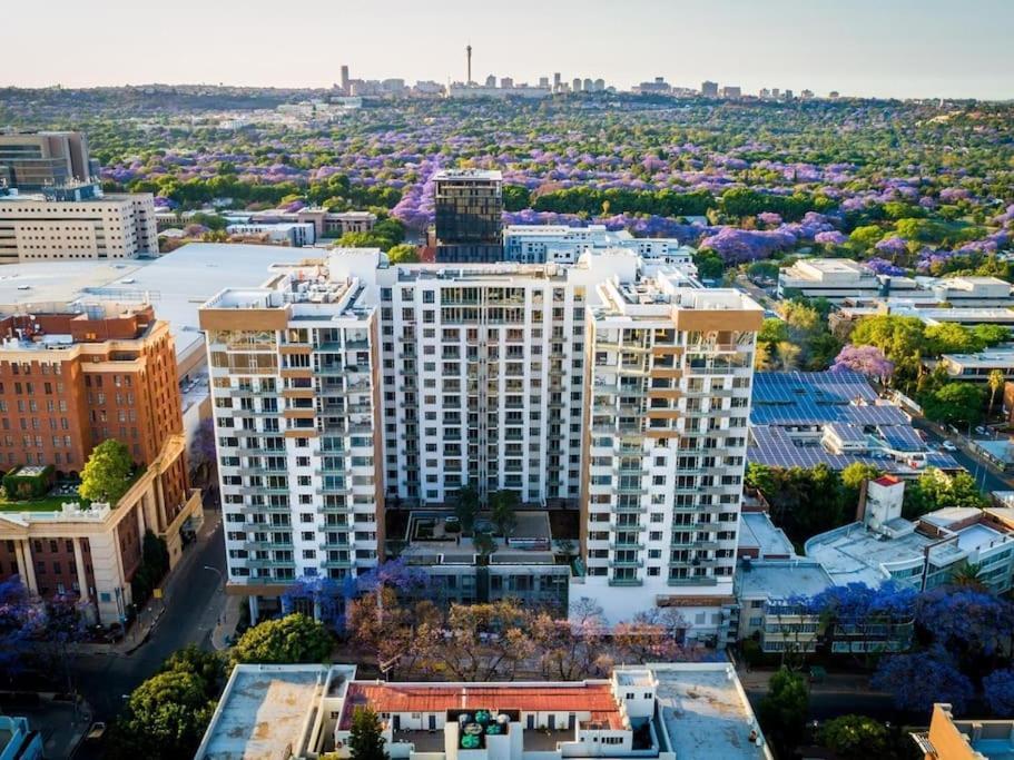 Adorable With Balcony And Parking *